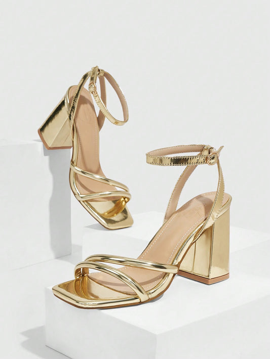 Tacones dorados talla 7